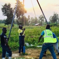 AEDR workers setting up a well in DRC