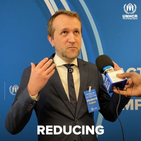 Bent Lautrup with a microphone in front of him, at the GRF 2023